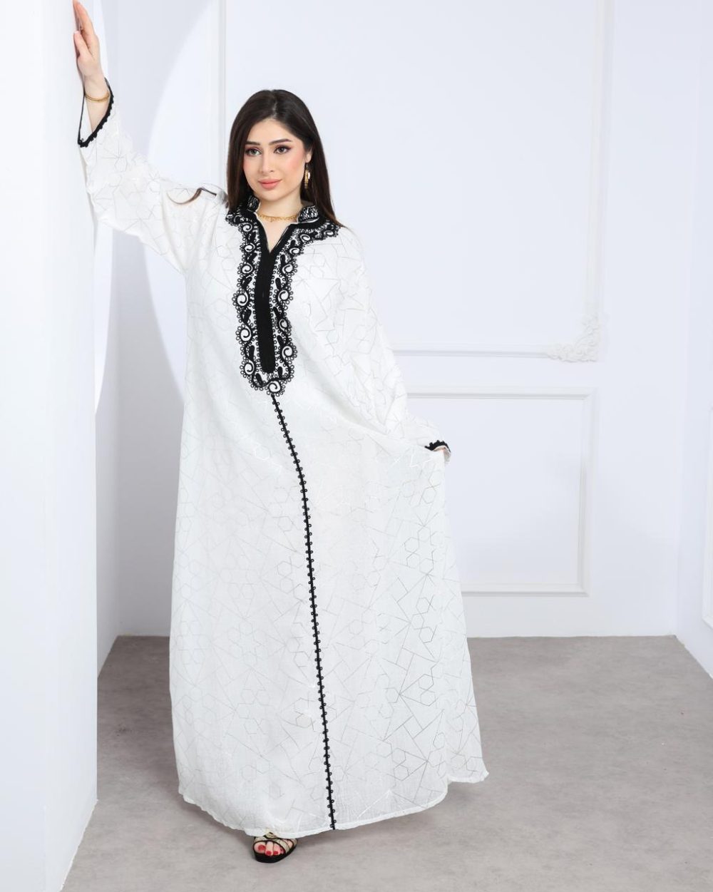 جلابية كويتية بتطريز أسود